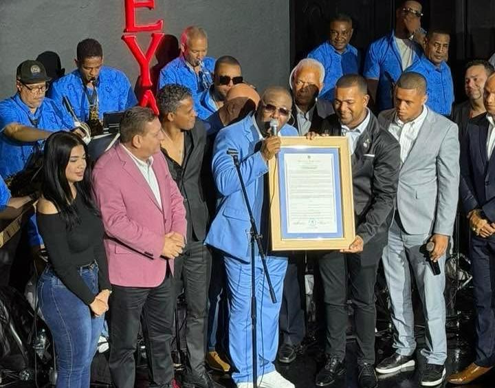 Bonao reconoce a Nelson de la Olla como Hijo Meritorio en sus 25 años de carrera artística