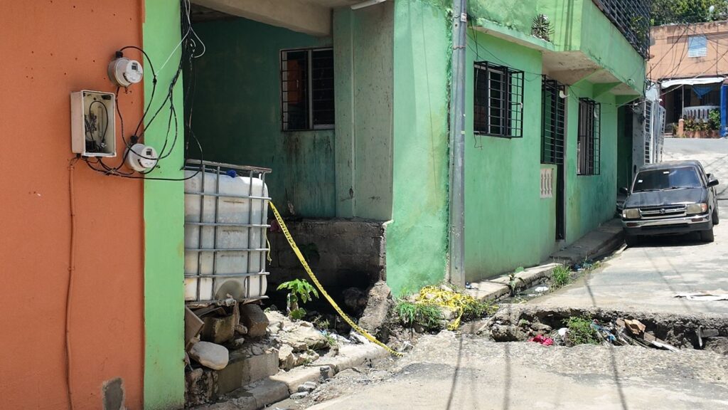 Consternación en Los Girasoles por muerte de niña; vecinos piden justicia - Noticias de hoy en República Dominicana | De Último Minuto