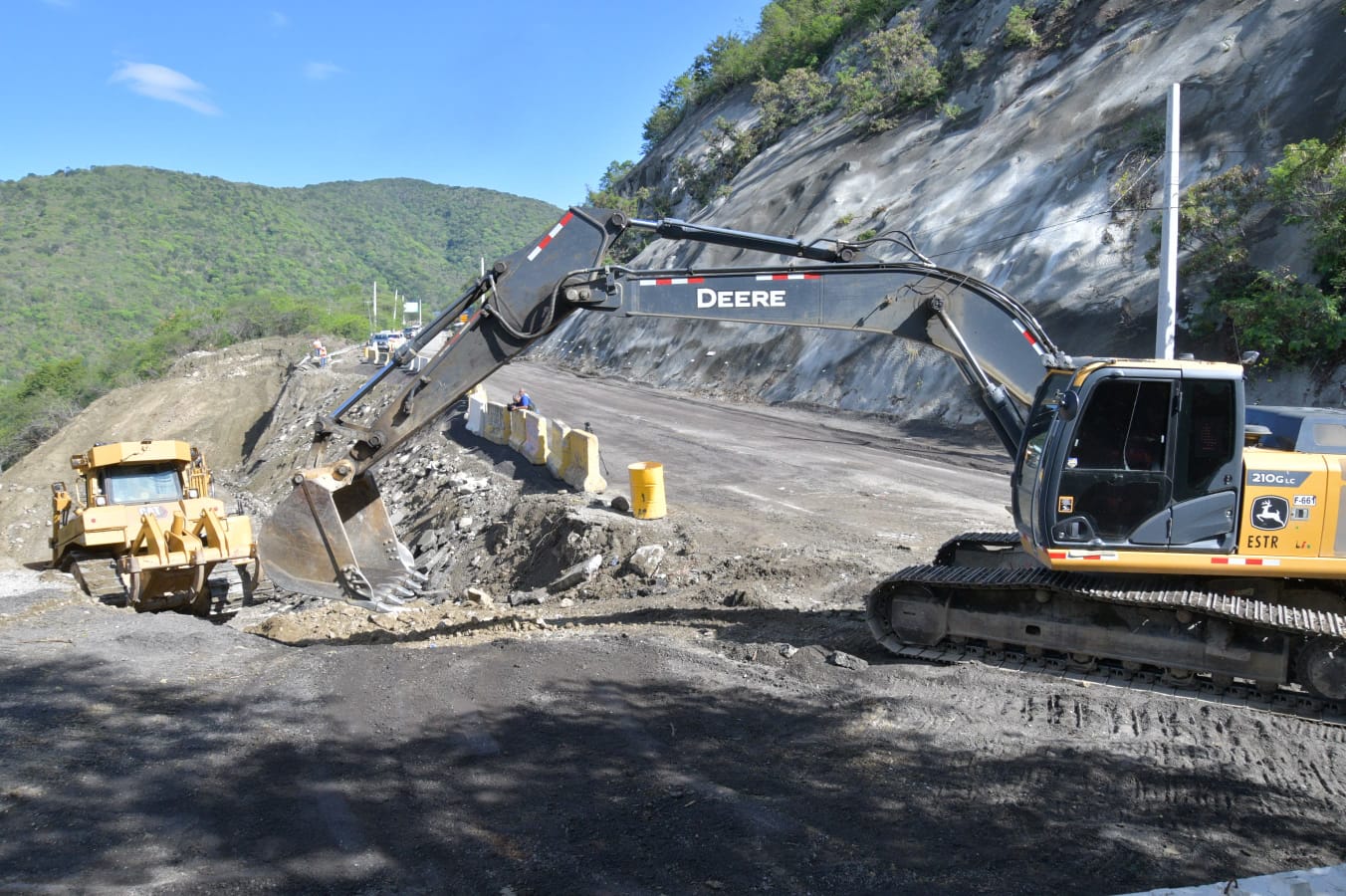 Obras Públicas avanza soluciones tras derrumbe en carretera Ocoa–Cruce de Ocoa