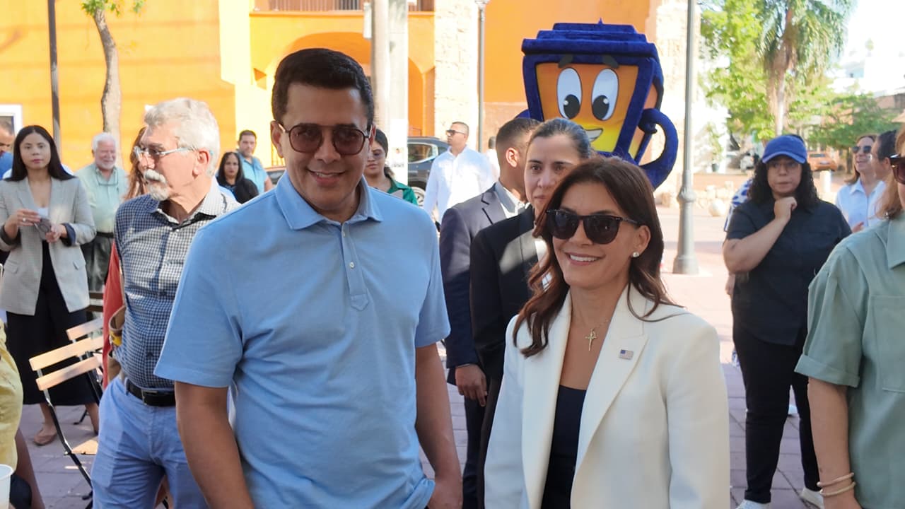 Ministro de Turismo y embajadora Leah Campos recorren la Zona Colonial