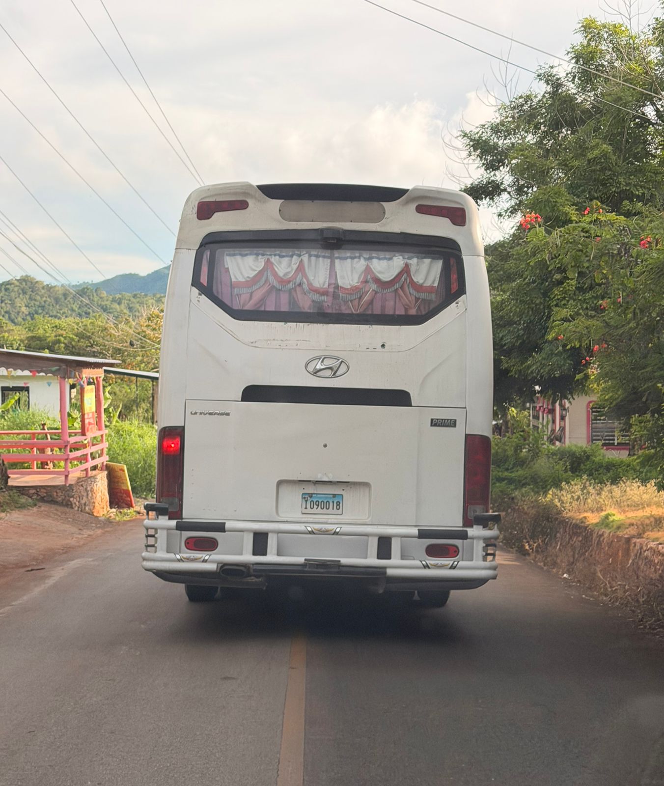Chofer de autobús provoca terror por manejo temerario