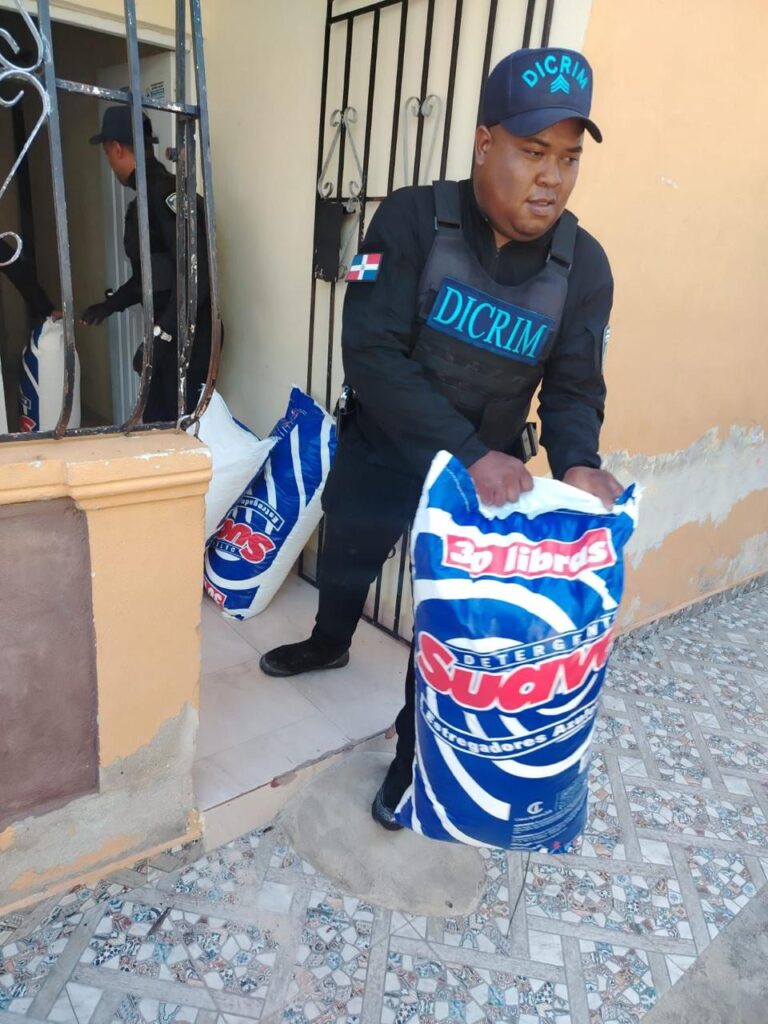 PN y Ministerio Público recuperan 291 sacos de detergente robados en SPM; hay dos detenidos - Noticias de hoy en República Dominicana | De Último Minuto