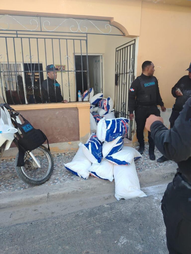 PN y Ministerio Público recuperan 291 sacos de detergente robados en SPM; hay dos detenidos - Noticias de hoy en República Dominicana | De Último Minuto