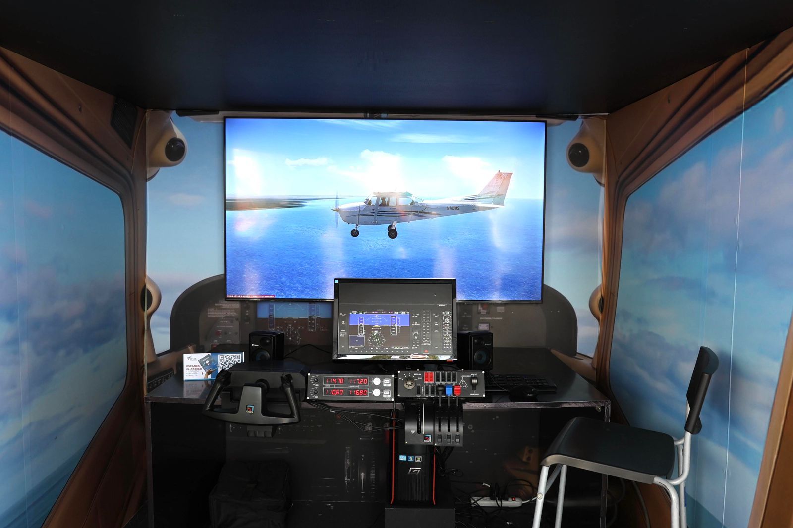 Más de 10 mil estudiantes viven experiencia del simulador de vuelo en la Feria del Libro del Cibao 2026