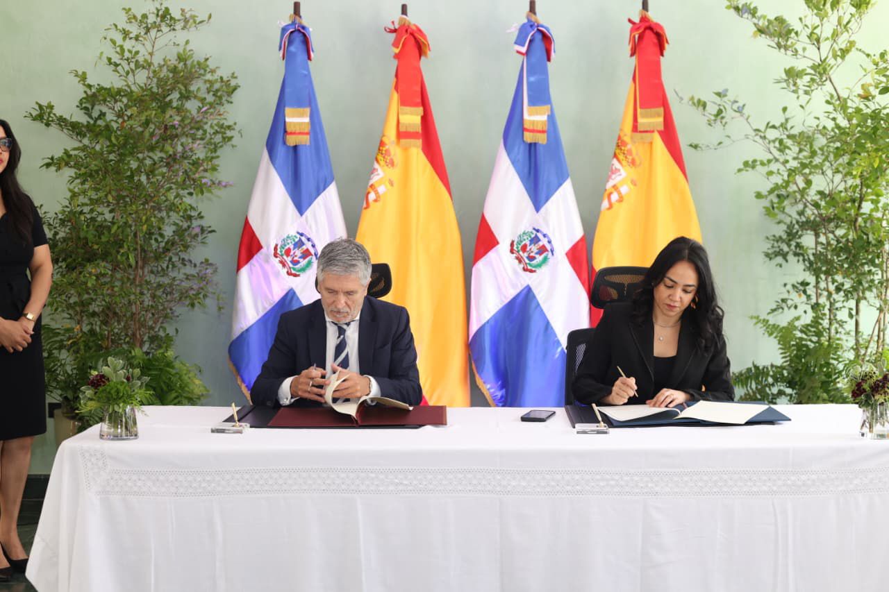 Faride Raful firma tratado internacional con España para fortalecer la prevención y detección del crimen organizado