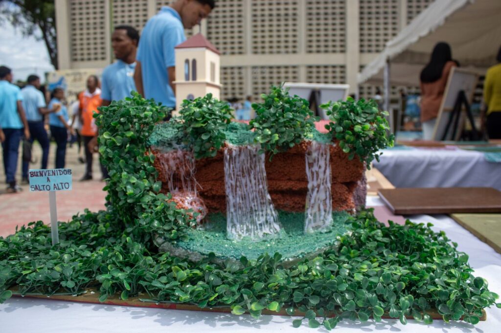 Monte Plata celebra Primera Gala Regional de Artes con masiva participación estudiantil - Noticias de hoy en República Dominicana | De Último Minuto