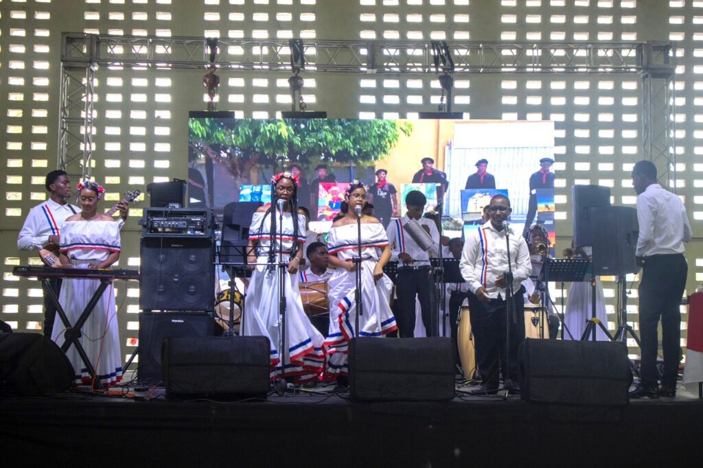 Monte Plata celebra Primera Gala Regional de Artes con masiva participación estudiantil - Noticias de hoy en República Dominicana | De Último Minuto