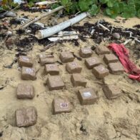 Autoridades incautan 19 pacas de hachís en costas de Miches - Noticias de hoy en República Dominicana | De Último Minuto