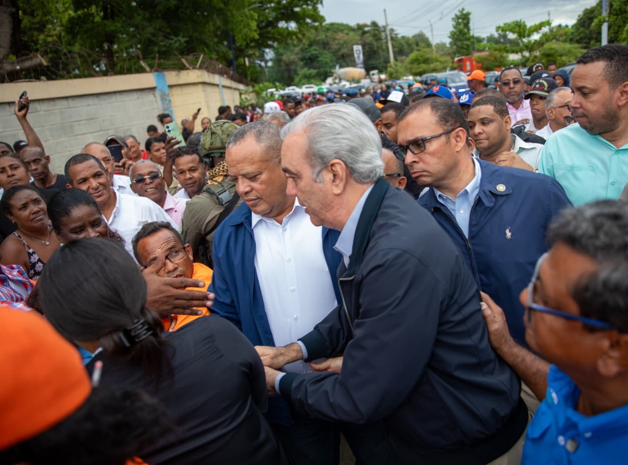 Abinader visita zona afectada por lluvia en los Alcarrizos