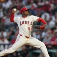 José Soriano domina con 10 ponches y extiende su brillante inicio ante Atlanta Braves - Noticias de hoy en República Dominicana | De Último Minuto