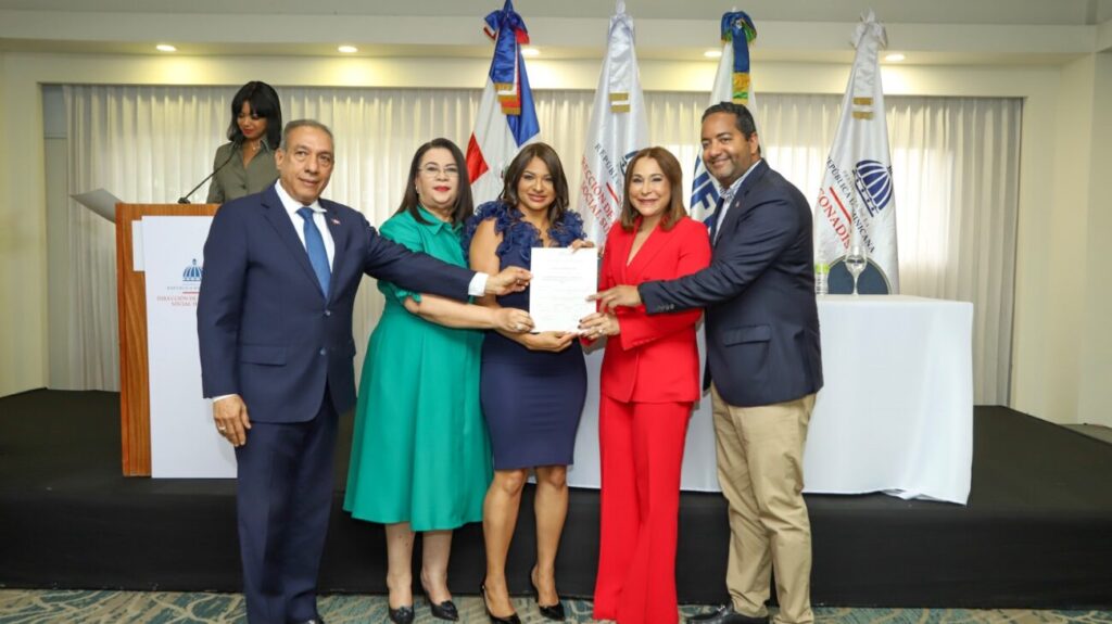 Supérate gradúa primer grupo de madres y padres en cuidados y apoyo a personas con discapacidad - Noticias de hoy en República Dominicana | De Último Minuto