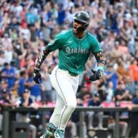 Julio Rodríguez conecta jonrón y lidera triunfo de Seattle en duelo de poder - Noticias de hoy en República Dominicana | De Último Minuto