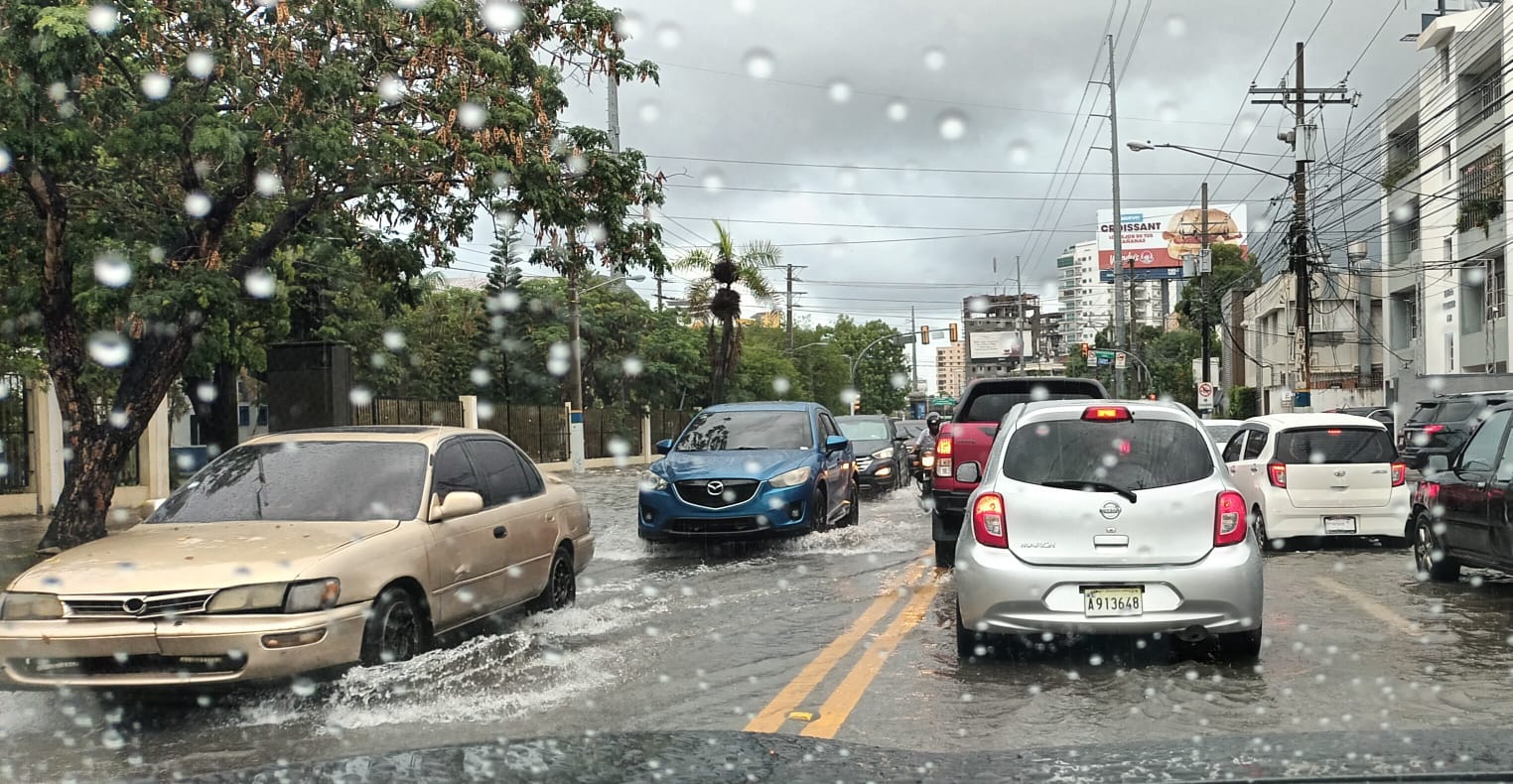 Se eleva alertas por lluvias y advierte sobre riesgos en ríos y costas