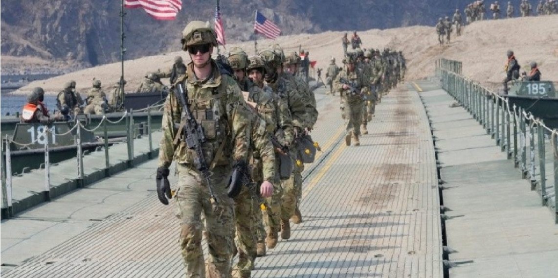 EEUU envía miles de soldados más a Oriente Medio mientras Trump ve la guerra cerca del fin