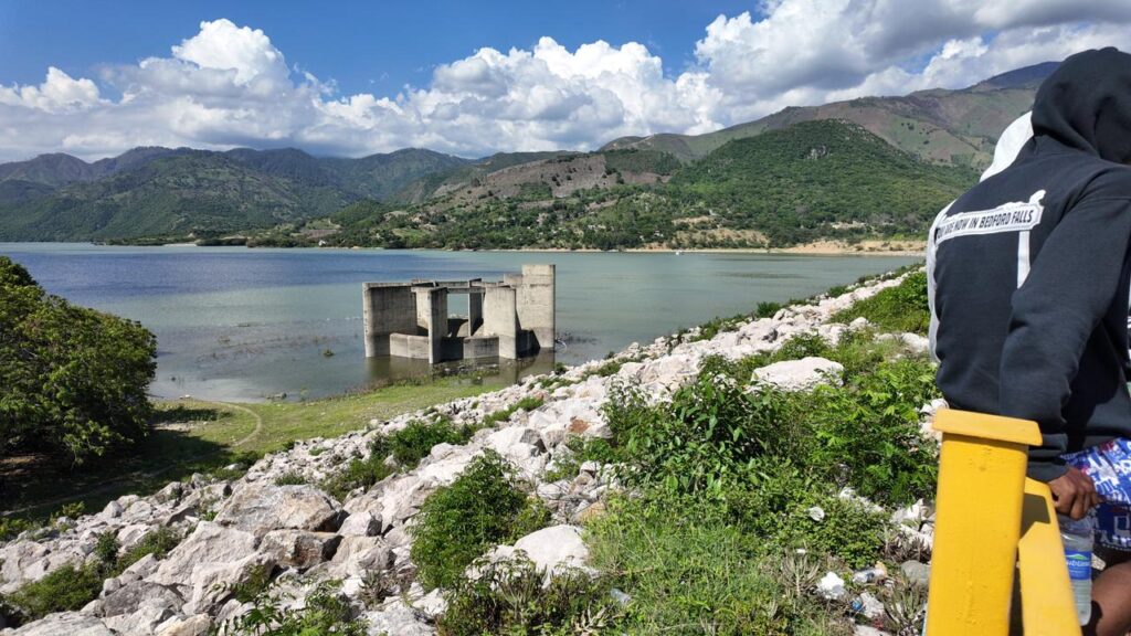 Multitud llega a la presa de Sabaneta en marcha contra la minería - Noticias de hoy en República Dominicana | De Último Minuto
