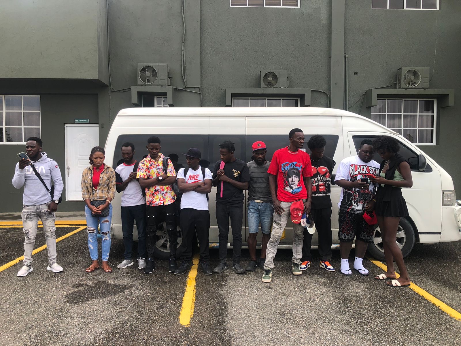 Interceptan minibús con 11 haitianos indocumentados y detiene otros 5 extranjeros en Santiago - Noticias de hoy en República Dominicana | De Último Minuto