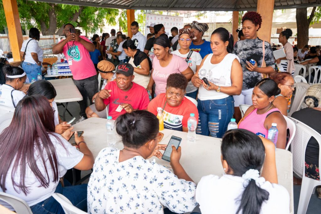 Miles de personas reciben asistencia social en jornadas de Propeep en Azua y San Juan - Noticias de hoy en República Dominicana | De Último Minuto