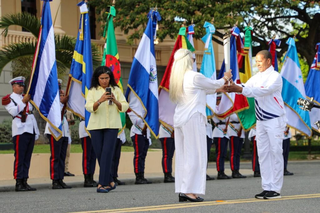 Presidente Abinader oficializa inicio de la ruta de la antorcha hacia los Juegos Santo Domingo 2026 - Noticias de hoy en República Dominicana | De Último Minuto