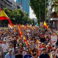 Miles marchan en Madrid para exigir la dimisión de Pedro Sánchez