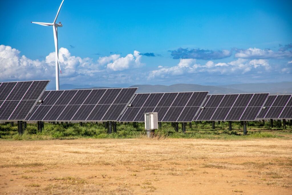Presidente Abinader inaugura en Valverde la primera central híbrida eólica y solar del país | 2 | Presidente Abinader inaugura en Valverde la primera central híbrida eólica y solar del país - Noticias de hoy en República Dominicana | De Último Minuto
