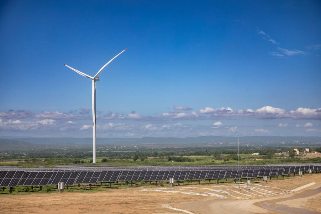 Presidente Abinader inaugura en Valverde la primera central híbrida eólica y solar del país | 3 | Presidente Abinader inaugura en Valverde la primera central híbrida eólica y solar del país - Noticias de hoy en República Dominicana | De Último Minuto
