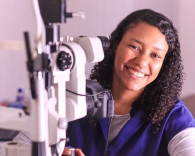 Oftalmóloga alerta sobre aumento de ojo seco infantil en niños con Miopía - Noticias de hoy en República Dominicana | De Último Minuto