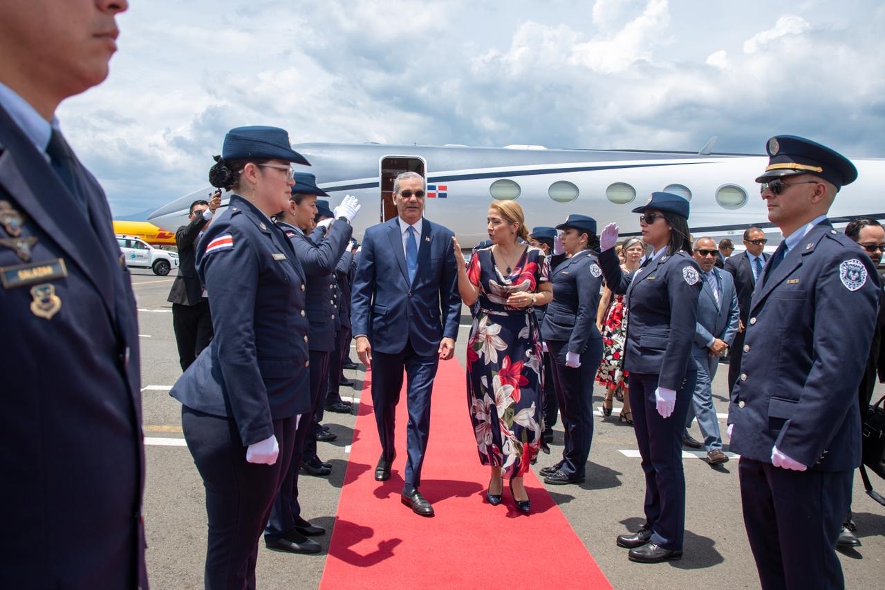 Abinader llega a Costa Rica para la transmisión de mando presidencial de Laura Fernández Delgado - Noticias de hoy en República Dominicana | De Último Minuto