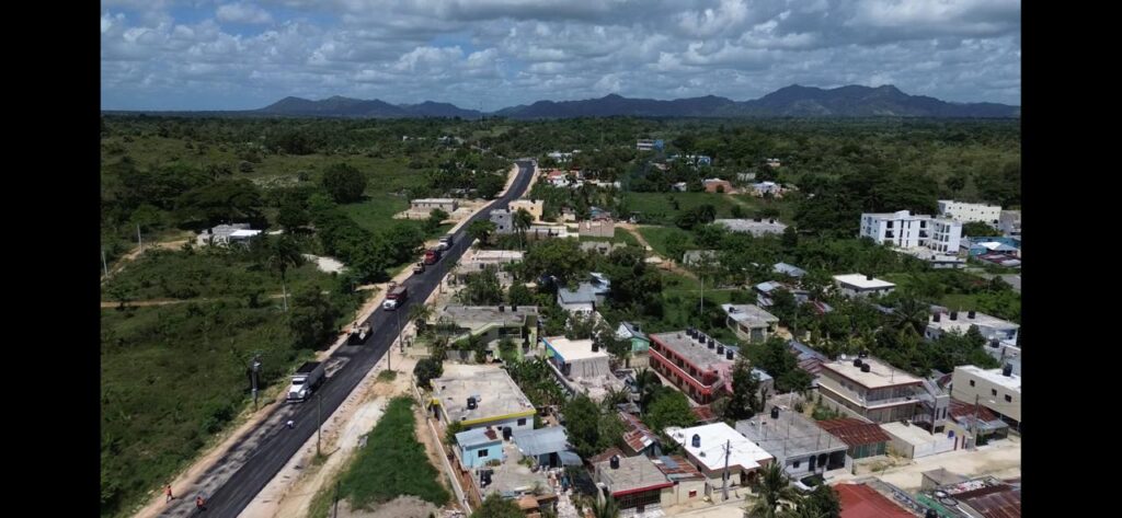 Desvío de La Ceiba entra en fase final de asfaltado tras más de 20 años de espera - Noticias de hoy en República Dominicana | De Último Minuto