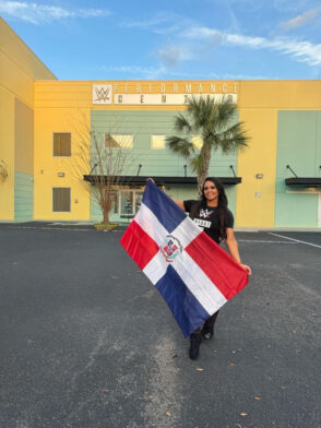 Luchadora dominicana firma con la WWE y da un paso histórico en su carrera