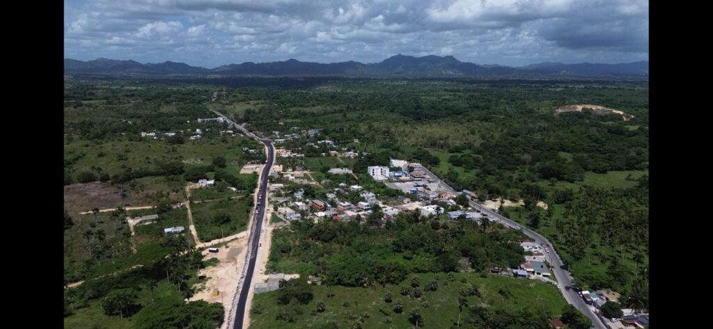 Desvío de La Ceiba entra en fase final de asfaltado tras más de 20 años de espera - Noticias de hoy en República Dominicana | De Último Minuto