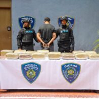 PN ocupa 21 paquetes presumiblemente cocaína y apresan hombre en María Auxiliadora, Distrito Nacional - Noticias de hoy en República Dominicana | De Último Minuto