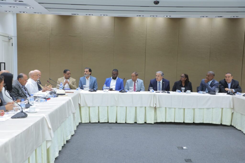 Diputados y partidos políticos analizan proyecto de voto electrónico junto a la JCE - Noticias de hoy en República Dominicana | De Último Minuto