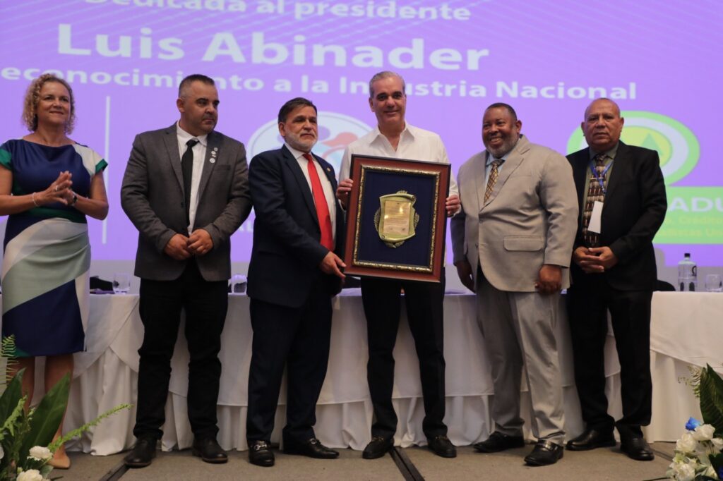 Abinader y detallistas resaltan control de precios ante impacto global - Noticias de hoy en República Dominicana | De Último Minuto