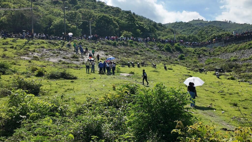 Multitud llega a la presa de Sabaneta en marcha contra la minería - Noticias de hoy en República Dominicana | De Último Minuto
