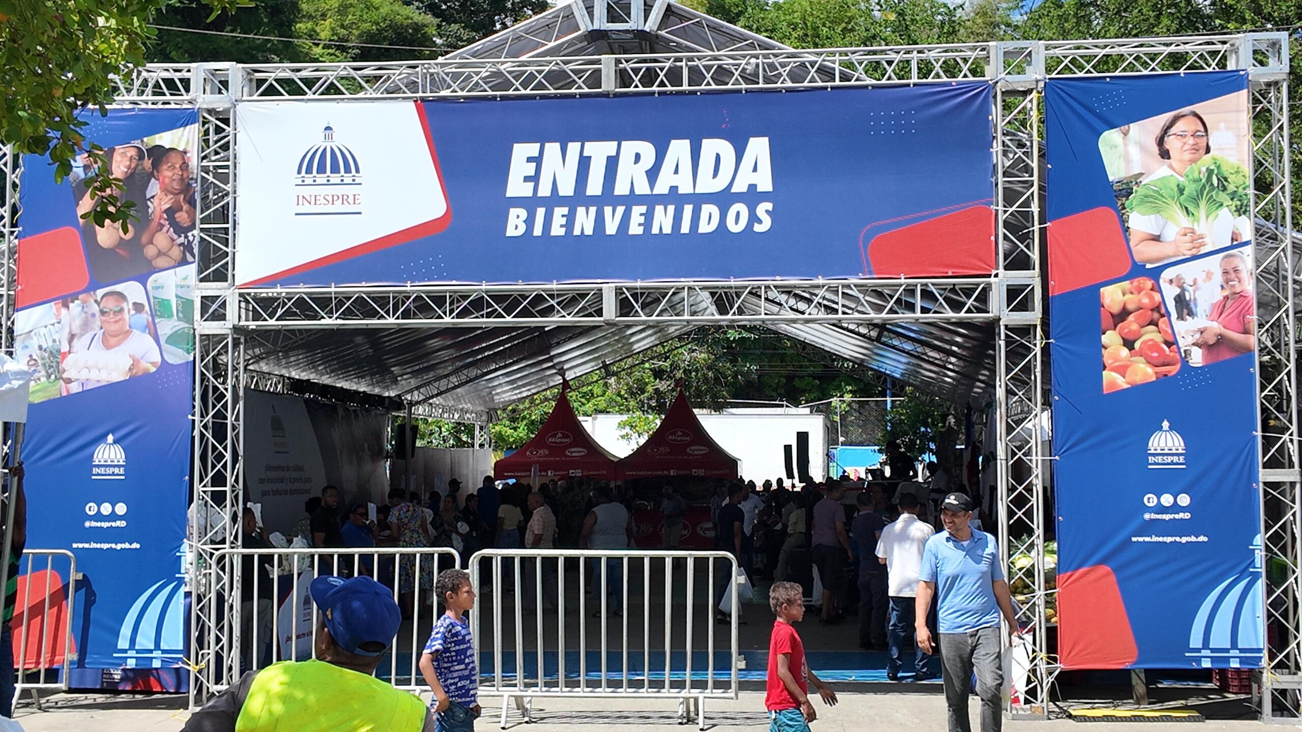 Ciudadanos agradecen ofertas y valoran iniciativa del Gobierno en feria “Inespre está de Madre” - Noticias de hoy en República Dominicana | De Último Minuto