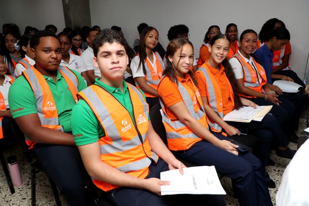 INTRANT certifica a 189 jóvenes como Guardianes del Tránsito y fortalece la cultura de seguridad vial - Noticias de hoy en República Dominicana | De Último Minuto