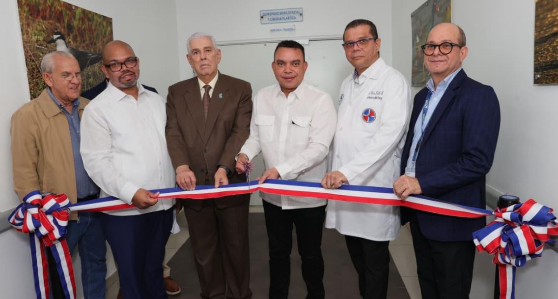 SNS fortalece servicios odontológicos con entrega de nuevo tomógrafo en el hospital Darío Contreras