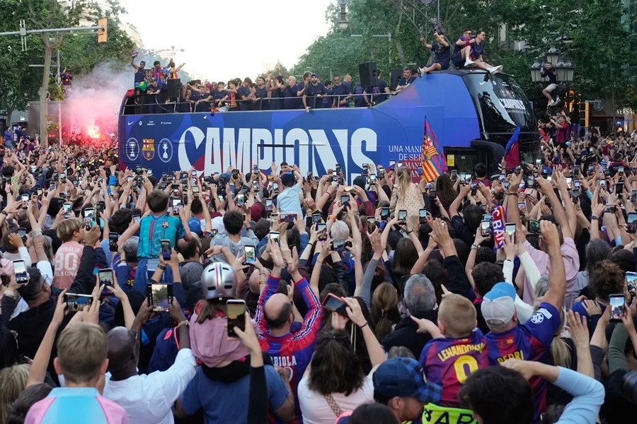 Más de 750 mil aficionados tiñen Barcelona de azulgrana en histórica celebración del título de LaLiga - Noticias de hoy en República Dominicana | De Último Minuto