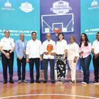 Vicepresidenta Raquel Peña y ministro Kelvin Cruz inauguran Torneo Interbarrial de Baloncesto 2026 - Noticias de hoy en República Dominicana | De Último Minuto