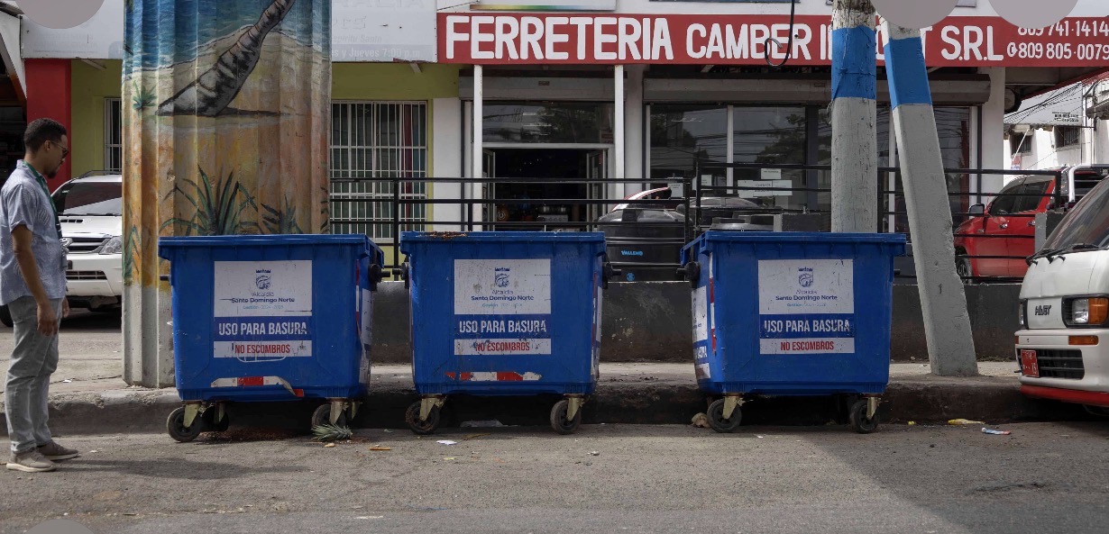 Ayuntamiento de Santo Domingo Norte coloca 150 contenedores para enfrentar crisis de basura - Noticias de hoy en República Dominicana | De Último Minuto