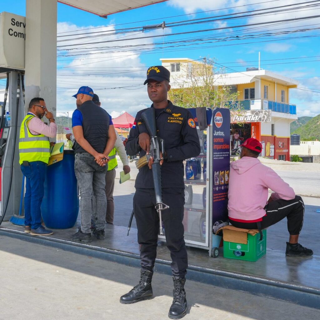 MICM y CECCOM cierran 3 estaciones de combustibles en Azua y Montecristi - Noticias de hoy en República Dominicana | De Último Minuto
