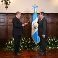 El presidente de Guatemala juramenta al nuevo fiscal general antes del inicio de su mandato