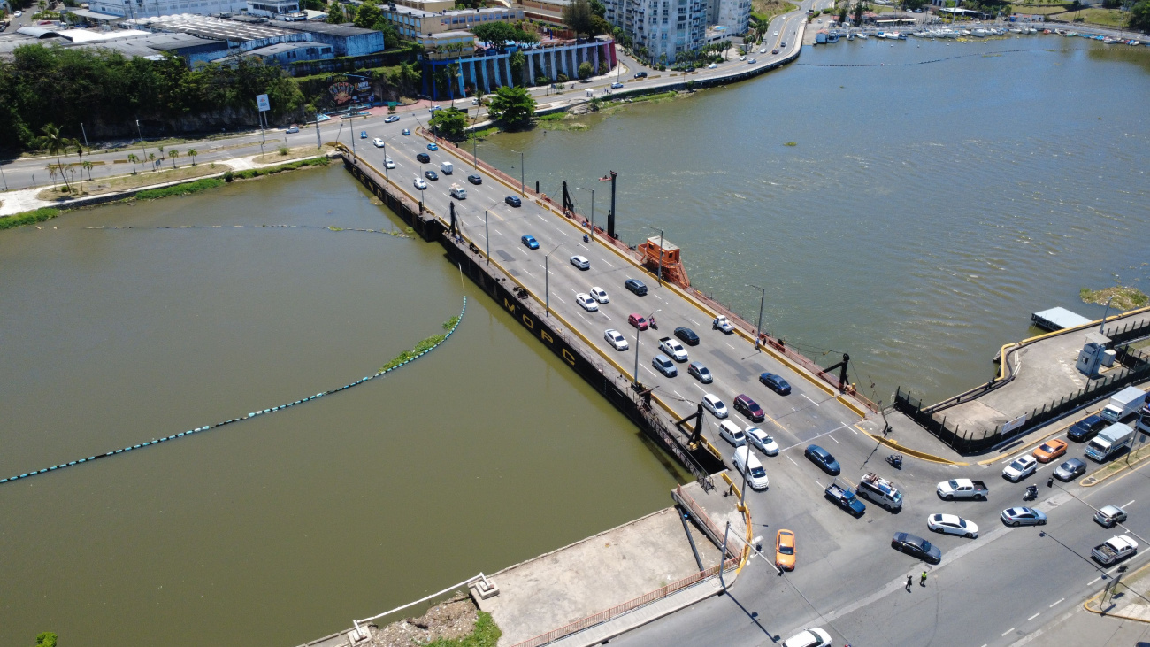 Cerrarán puente flotante este sábado por dos horas para permitir paso de embaración