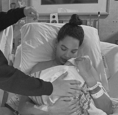 Kimberly Jiménez anuncia el nacimiento de su primer hijo y celebra su primer Día de las Madres