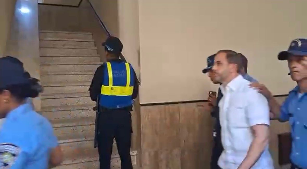 Hermanos Espaillat llegan al Palacio de Justicia para continuar audiencia del caso Jet Set