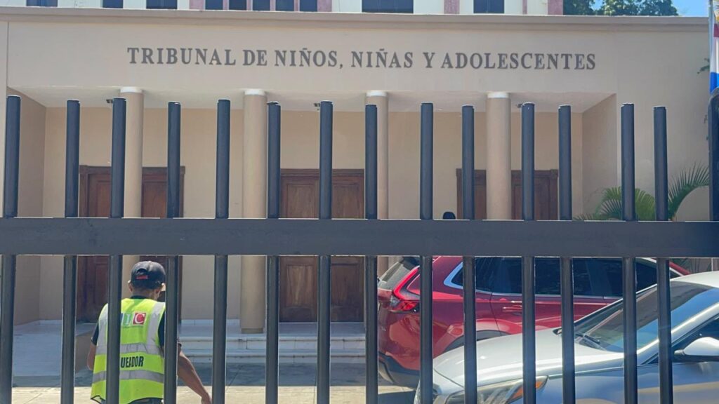 Abuela de niña acusada de herir a otra con casco de botella en Santiago afirma actuó en defensa propia - Noticias de hoy en República Dominicana | De Último Minuto