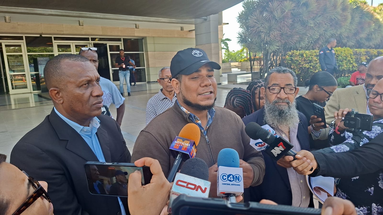 Comerciantes de Haina denuncian amenazas y presentan querella contra dirigente de asociación de bancas