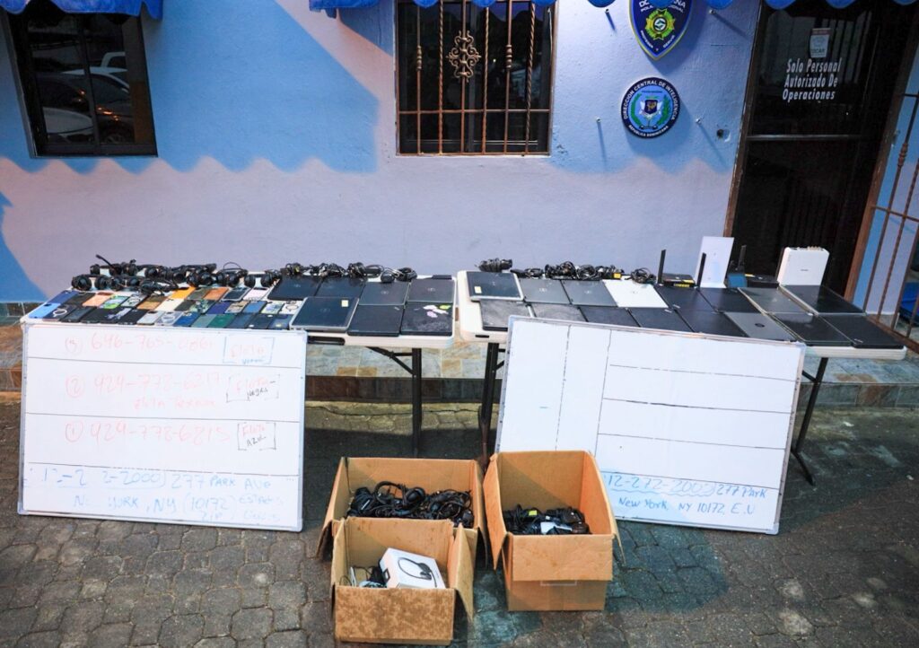 Policía desmantela estructura clandestina vinculada a estafas cibernéticas en SDN; 25 detenidos y equipos ocupados - Noticias de hoy en República Dominicana | De Último Minuto