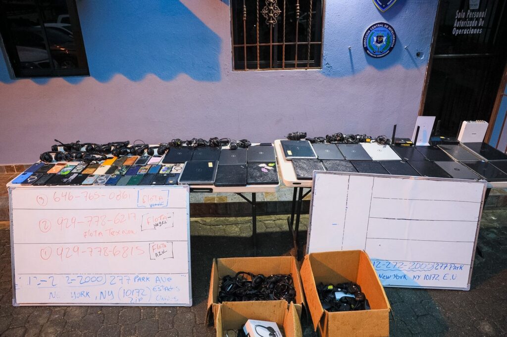 Policía desmantela estructura clandestina vinculada a estafas cibernéticas en SDN; 25 detenidos y equipos ocupados - Noticias de hoy en República Dominicana | De Último Minuto