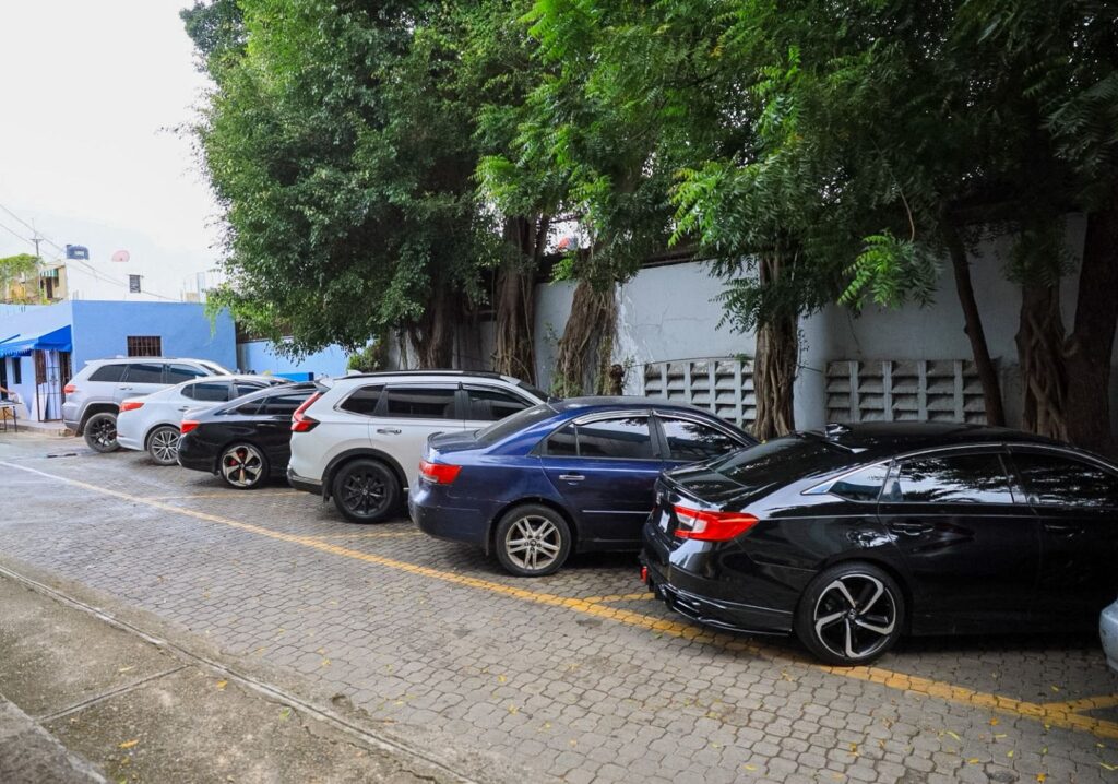 Policía desmantela estructura clandestina vinculada a estafas cibernéticas en SDN; 25 detenidos y equipos ocupados - Noticias de hoy en República Dominicana | De Último Minuto